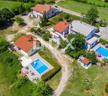 ISTRA, ŽMINJ - Imanje sa 3 samostojeće kuće - Križanci, Žminj