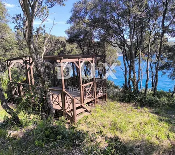 ISTRA, PERUŠKI - Zemljište 2. red do mora s kamp kućicom, solarne, voda, septička - Peruški, Marčana