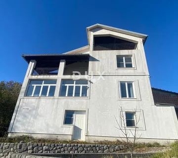 OPATIJA, BREGI - samostojeća kuća 400 m2 + okućnica 826 m2 + 3 garaže s pogledom na more! PRILIKA! - Bregi, Matulji
