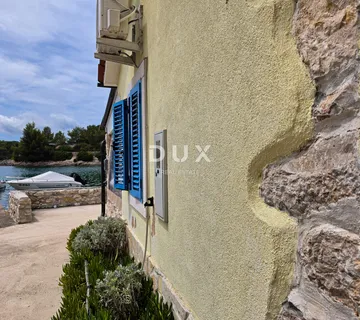 OTOK CRES - Ribarska kućica 1. red do mora, u mirnoj lučici, s terasom nad valovima - Punta Križa, Mali Lošinj