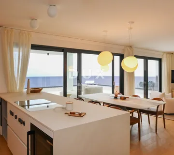 OPATIJA, CENTAR - dizajnerski penthouse s jacuzzijem i pogledom na more