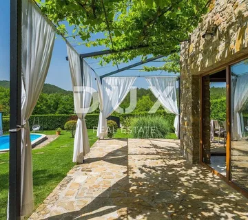 ISTRA, BUZET - Rustikalna vila s bazenom i velikom okućnicom