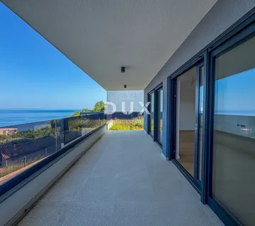 OPATIJA, CENTAR - luksuzan stan u novogradnji s garažom i panoramskim pogledom na more