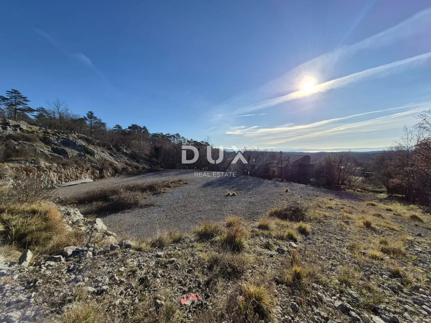 KLANA – građevinsko zemljište 1361 m2, snižena cijena, prilika! - cover