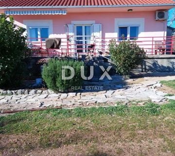 ŠIBENIK, DRNIŠ - Kuća s velikom okućnicom na osami - cover