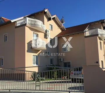 BIOGRAD, SVETI FILIP I JAKOV - SNIŽENO! Apartmanska kuća s bazenom i pogledom na more - cover