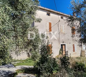 ISTRA,LIŽNJAN- Kuća sa građevinskom dozvolom za renovaciju. Pogled more i kvarner!