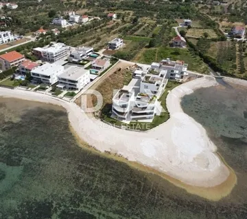 ZADAR, SUKOŠAN - Luksuzna lokacija za gradnju stanova ili vila u Sukošanu drugi red do mora!