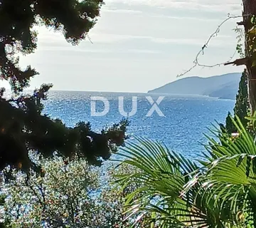 OPATIJA- dvoetažni stan u villi 2. RED DO MORA!!- 3S+DB +spremnik u suterenu- ukupno 294m2