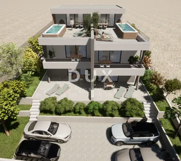 ŠIBENIK, VODICE – Stan na prvom katu s velikom terasom