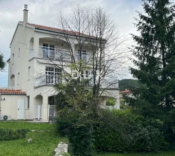 OPATIJA, MATULJI - novija gradnja s tri stambene jedinice