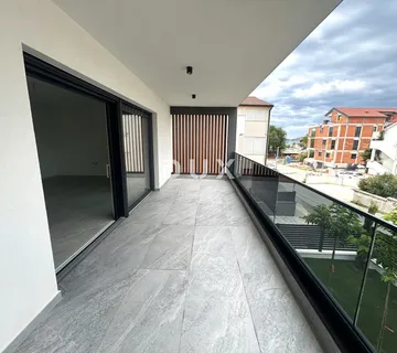 ŠIBENIK, VODICE – 120m od plaže, pogled na more, velika terasa, garaža