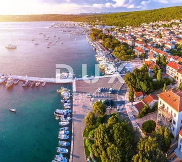 OTOK KRK, PUNAT - Renovirana kuća prvi red do mora