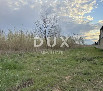 PRIVLAKA, SABUNIKE - Građevinsko zemljište pravilnog oblika - cover