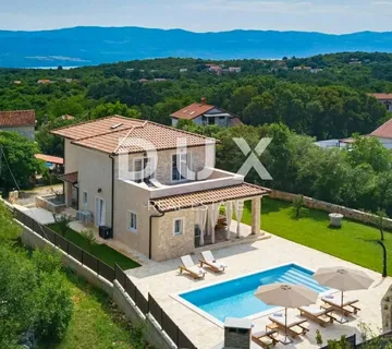 OTOK KRK - Mediteranska vila sa bazenom i velikom okućnicom - Dobrinj