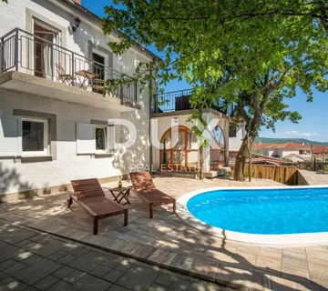 OTOK KRK, KORNIĆ- kuća, 250 m2, bazen, okućnica, idealna za turističku djelatnost, TOP PRILIKA!!! - Kornić, Krk