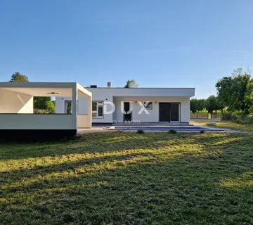 ISTRA, KRŠAN – Moderna prizemnica s bazenom na prostranoj okućnici