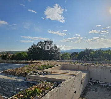 OTOK KRK, GRAD KRK - Vila s bazenom i spektakularnim pogledom, uz rub zelenog pojasa