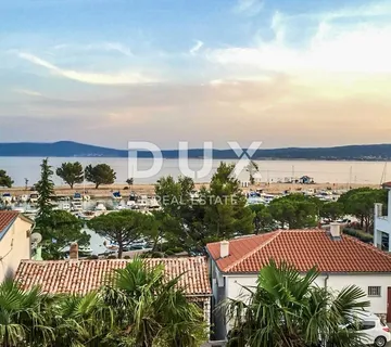 CRIKVENICA, CENTAR - Zemljište s postojećom kućom s potencijalom za investiciju u srcu Crikvenice!