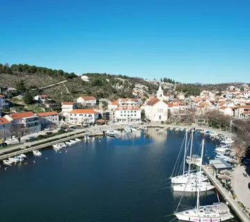Zaton, Šibenik, dvojna kuća, 240 m², centar