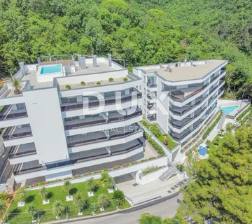 OPATIJA, CENTAR - prostrani stan u novogradnji s pogledom na more, zajednički bazen, garaža