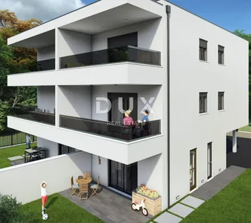 DALMACIJA,KAŠTELA - Poslovni prostor 42,79 m² s vlastitim ulazom i vrtom 74 m² - Kaštel Stari, Kaštela