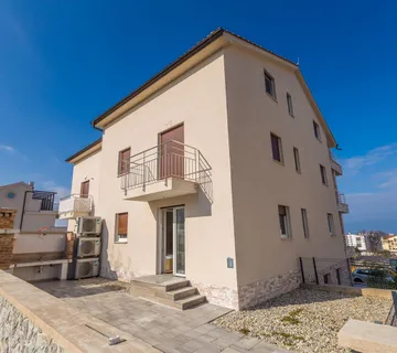 OTOK KRK, NJIVICE - Apartman u prizemlju s okućnicom - cover