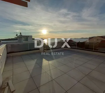 ŠIBENIK, VODICE - Predivan penthouse S7 pokraj mora - cover