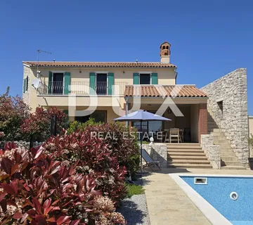 ISTRA, LABIN - Mediteranska kamena kuća s bazenom i fantastičnim pogledom na more