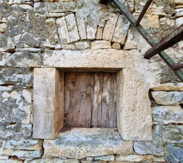 ISTRA, BUJE - Kamena kuća na mirnoj lokaciji - cover