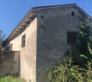 ISTRA, PIĆAN - Prostrano imanje sa starinom za adaptaciju