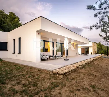 OTOK RAB, PALIT - Moderna vila s bazenom okružena prirodom - Palit, Rab