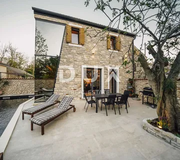 ZADAR, PRIVLAKA - Luksuzna kamena vila s grijanim bazenom