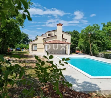 ISTRA, SVETI PETAR U ŠUMI - Prekrasna vila na prostranoj okućnicom!