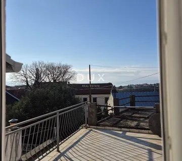 NOVI VINODOLSKI - kuća u centru grada s pogledom na more