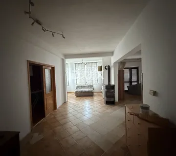 ZADAR,PLOVANIJA – Fleksibilan poslovni prostor 200 m² - cover