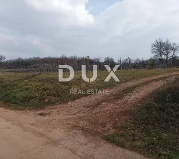 ISTRA, BUJE - poljoprivredna parcela, prva do građevinske zone, 4km od mora!