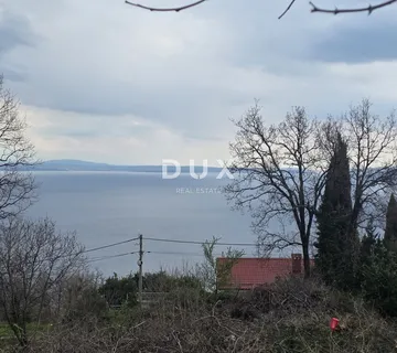 OPATIJA, VEPRINAC - Građevinsko zemljište 725m2 s građevinskom dozvolom i pogledom na more - Veprinac, Opatija