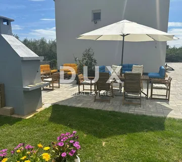 ZADAR, VIR - Prostrana kuća s 5 apartmana