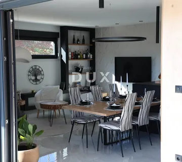 ISTRA, LABIN - Prizemnica s bazenom za dugoročni najam