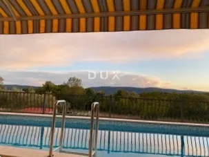 OTOK KRK, ŠOTOVENTO - Samostojeća kuća s bazenom i 700 m2 okućnice