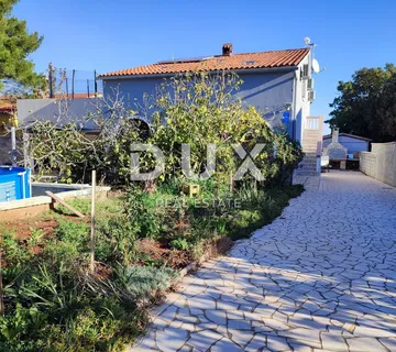 ISTRA, KAVRAN - Prostrana kuća s 3 apartmana i garažom u mirnom dijelu - Kavran, Marčana