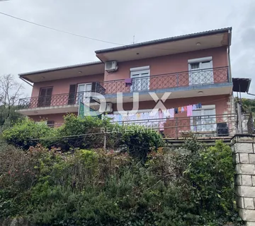 OPATIJA, CENTAR - DVIJE DVOJNE KUĆE S POGLEDOM NA MORE I 1.119 m2 OKUĆNICE!!! PRILIKA!!!