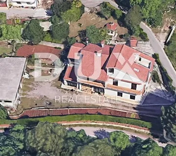 OPATIJA, MATULJI- samostojeća kuća 420m2 + pomoćna zgrada 181m2 + okućnica 1700m2