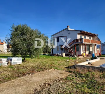 ISTRA, MARČANA - Kuća s 2 stana i bazenom na prostranoj okućnici - cover