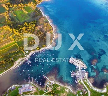 ISTRA, LIŽNJAN - Prostrano zemljište 70 m od mora turističke namjene! T2 - cover