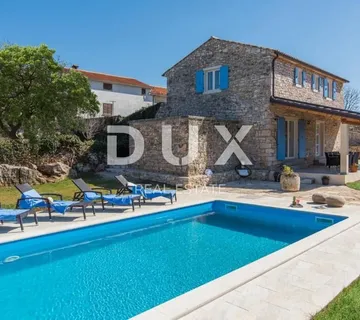 ISTRA, SVETI LOVREČ – Autohtona kamena vila s bazenom i 5000 m² privatnog imanja - cover