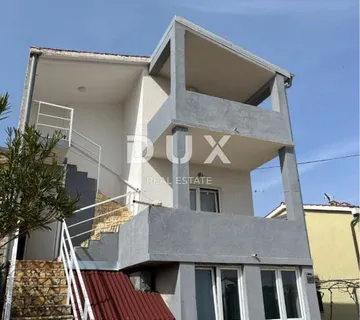 ZADAR, VRSI - Trokatnica na mirnoj lokaciji - cover