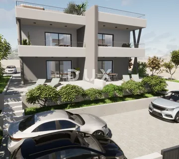 ŠIBENIK, VODICE – Prizemni stan s vrtom i 2 parkinga