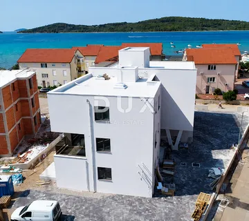 VODICE, SRIMA – Stan s vrtom u prizemlju, 70m od plaže, 2 spavaće sobe - Srima, Vodice